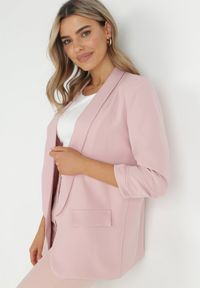 Born2be - Jasnoróżowa Marynarka Phelotis. Kolor: różowy. Materiał: tkanina. Wzór: jednolity, gładki, aplikacja. Styl: elegancki #3