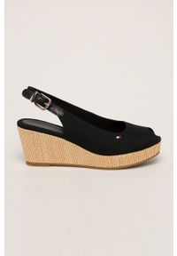 TOMMY HILFIGER - Tommy Hilfiger sandały damskie kolor czarny na koturnie. Nosek buta: okrągły. Zapięcie: klamry. Kolor: czarny. Obcas: na koturnie