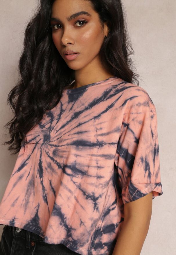 Renee - Różowy Krótki T-shirt z Printem Tie-Dye Lanay. Kolor: różowy. Długość: krótkie. Wzór: nadruk. Sezon: lato