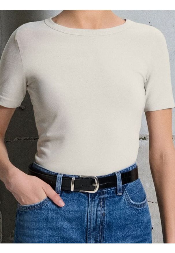 Sinsay - Bawełniana koszulka basic - kremowy. Kolor: kremowy. Materiał: bawełna