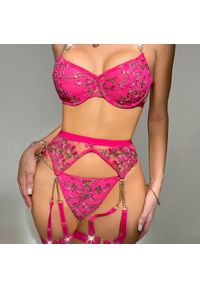 Intica - Komplet bielizny z haftem i pasem do pończoch na romantyczne wieczory Crionna. Kolor: różowy. Materiał: materiał. Wzór: haft #1