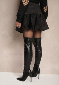 Renee - Czarna Spódnica Rozkloszowana Ozdobiona Falbanką i Jeansową Wstawką Norienna. Okazja: na co dzień. Kolor: czarny. Materiał: jeans. Wzór: aplikacja. Styl: elegancki, casual #3