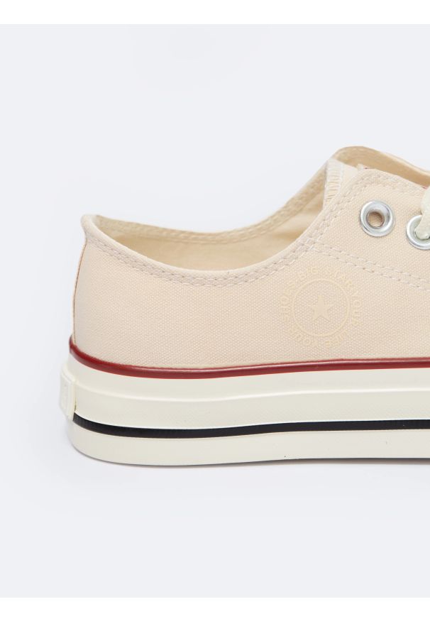 Big-Star - Trampki damskie niskie beżowe NN274272 801. Okazja: na co dzień. Wysokość cholewki: przed kostkę. Kolor: beżowy. Materiał: jeans. Szerokość cholewki: normalna. Sezon: lato. Styl: casual, klasyczny, wakacyjny