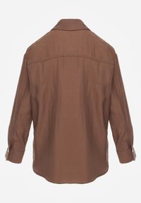 Renee - Brązowa Oversizowa Koszula z Wiskozą i Lnem z Guzikami o Różnej Wielkości Drenrya. Okazja: na co dzień. Kolor: brązowy. Materiał: wiskoza, len. Styl: casual #4