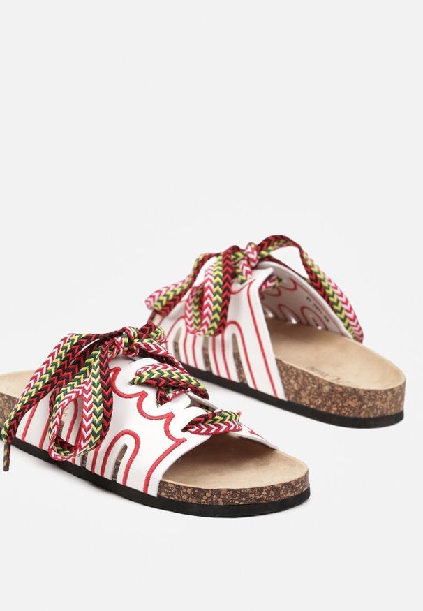 Born2be - Czerwono-Białe Płaskie Klapki z Imitacją Korka Wykończone Sznurowaniem Tinabima. Okazja: na spacer. Kolor: czerwony. Sezon: lato. Styl: elegancki, boho