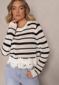 Renee - Biało-Czarny Krótki Sweter z Koronką i Ażurowym Wzorem Sovavia. Okazja: na co dzień. Kolor: biały. Materiał: koronka. Długość: krótkie. Wzór: ażurowy, koronka. Styl: casual, elegancki