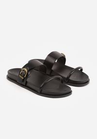 Born2be - Czarne Klapki z Dwoma Paskami i Metaliczną Klamrą Doriax. Okazja: na spacer, na co dzień. Kolor: czarny. Styl: casual, klasyczny #7