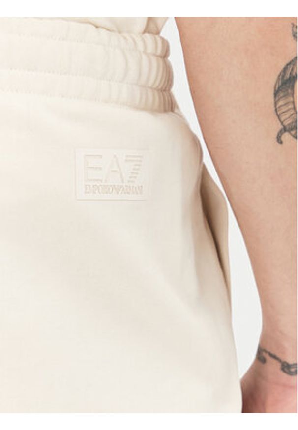 EA7 Emporio Armani Spodnie dresowe 7M000154 AF10432 U1079 Écru Regular Fit. Materiał: bawełna