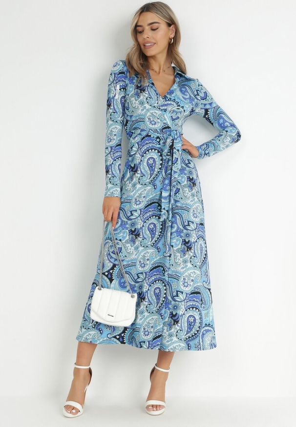 Born2be - Niebieska Kopertowa Sukienka Maxi z Materiałowym Paskiem Jamiria. Kolor: niebieski. Materiał: materiał. Długość rękawa: długi rękaw. Sezon: jesień, wiosna. Typ sukienki: kopertowe. Długość: maxi