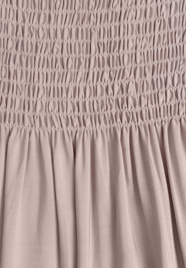 Born2be - Jasnobeżowa Bawełniana Sukienka z Hiszpańskim Dekoltem z Szerokimi Falbanami na Dole Bliria. Okazja: na co dzień, na spacer. Typ kołnierza: dekolt hiszpanka. Kolor: beżowy. Materiał: bawełna. Sezon: lato. Typ sukienki: rozkloszowane. Styl: elegancki, wakacyjny, casual