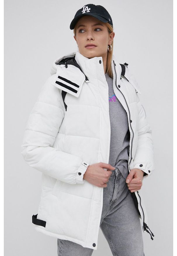 Superdry Kurtka damska kolor biały zimowa. Okazja: na co dzień. Kolor: biały. Materiał: tkanina. Wzór: gładki. Sezon: zima. Styl: casual