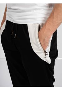 Takeshy Kurosawa Spodnie "Tasca Zip" | 83048 | Tasca Zip | Mężczyzna | Czarny, Kremowy. Okazja: na co dzień. Kolor: kremowy, wielokolorowy, czarny. Materiał: bawełna, poliester, elastan. Wzór: aplikacja. Styl: casual #3