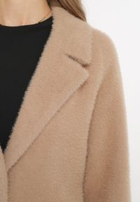 Born2be - Brązowy Płaszcz Puchaty Zapinany na Napy z Kieszeniami Lavike. Kolor: brązowy. Materiał: poliester #3