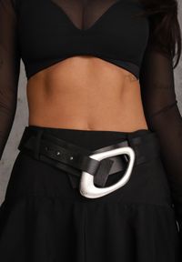 Renee - Czarna Asymetryczna Spódnica o Rozkloszowanym Fasonie z Paskiem z Klamrą Diomeine. Okazja: na co dzień. Kolor: czarny. Długość: krótkie. Styl: elegancki, casual #4