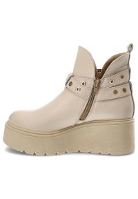 Beżowe Botki Armodo Damskie Obuwie Ze Skóry Naturalnej. Okazja: na co dzień, na spacer. Kolor: beżowy. Materiał: skóra. Obcas: na platformie. Styl: casual, elegancki #6