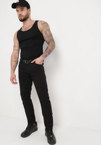 Born2be - Czarne Klasyczne Jeansy Skinny ze Stylowym Paskiem i Klamrą Maroli. Kolor: czarny. Styl: klasyczny, elegancki