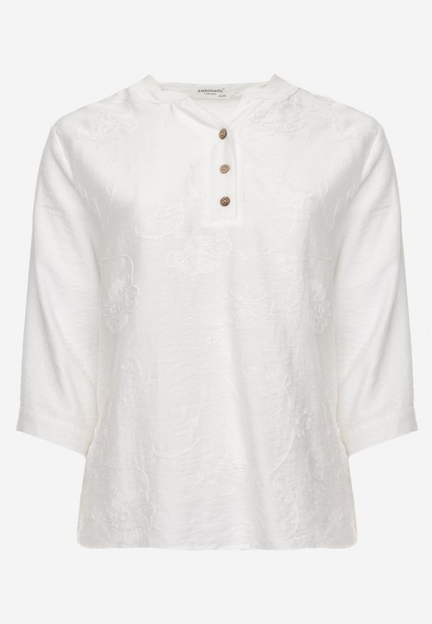 Born2be - Biała Bluzka Ozdobiona Guzikami i Haftowanymi Kwiatami Delmana. Okazja: na co dzień. Kolekcja: plus size. Kolor: biały. Materiał: materiał, tkanina. Wzór: kwiaty, haft, aplikacja. Sezon: lato. Styl: casual, klasyczny