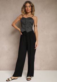 Renee - Czarne Szerokie Spodnie z Wiskozy High Waist Naivella. Okazja: na co dzień. Stan: podwyższony. Kolor: czarny. Materiał: wiskoza. Styl: elegancki, casual #4
