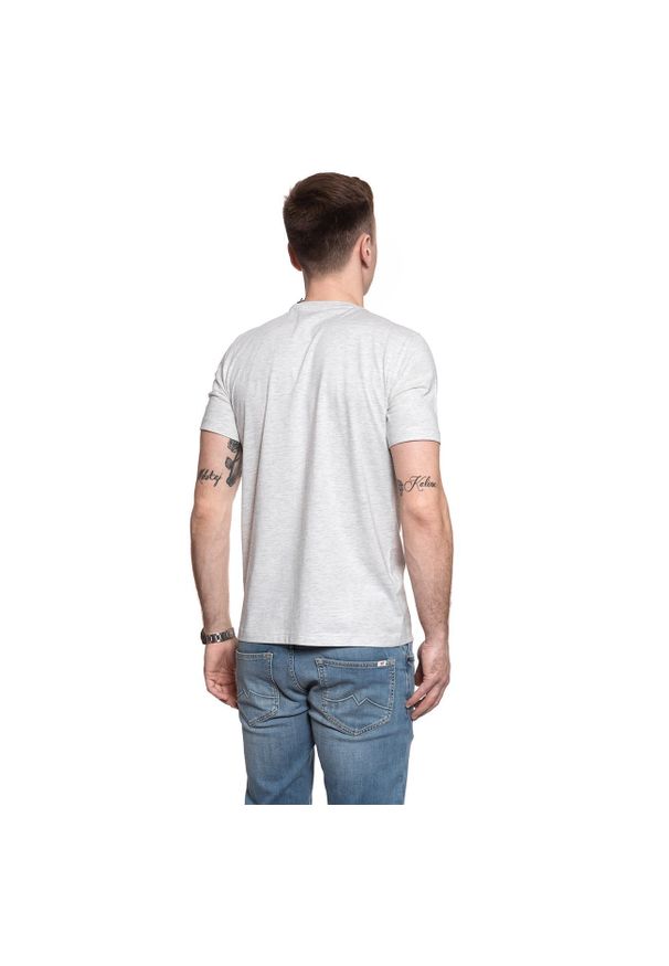 Mustang - MĘSKI T-SHIRTMUSTANG ALEX C PRINT 1008962 2064. Wzór: nadruk