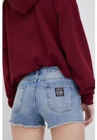 Armani Exchange szorty jeansowe damskie gładkie medium waist. Okazja: na co dzień. Kolor: niebieski. Materiał: jeans. Wzór: gładki. Styl: casual