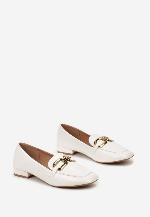 Renee - Białe Eleganckie Mokasyny na Płaskim Obcasie z Klamerką Lorenme. Nosek buta: okrągły. Kolor: biały. Materiał: jeans. Obcas: na obcasie. Styl: elegancki. Wysokość obcasa: niski