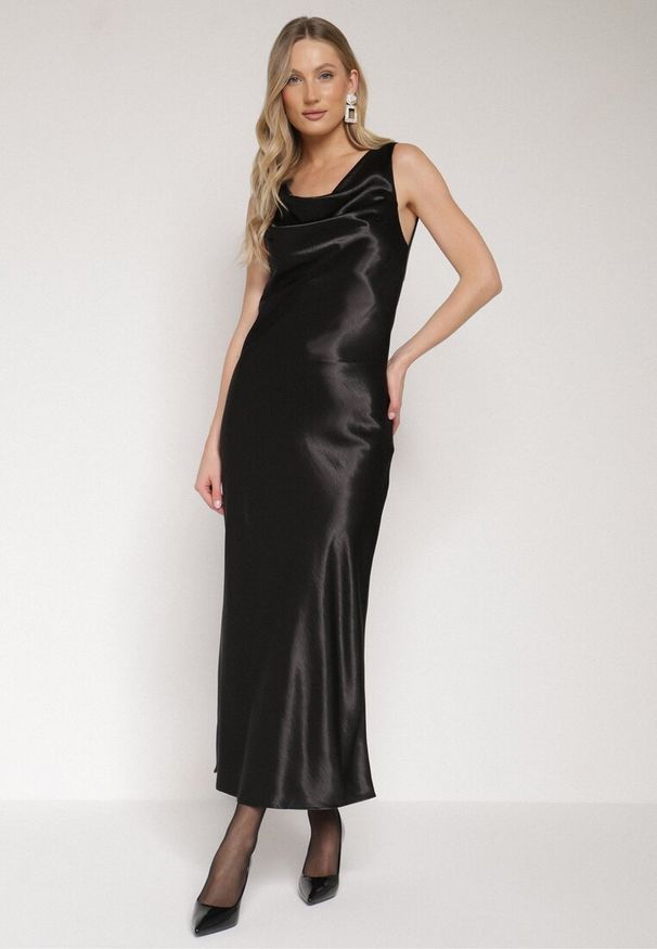 Born2be - Czarna Koktajlowa Sukienka Satynowa z Wiskozy z Bawełną Delinavia. Kolor: czarny. Materiał: satyna, bawełna, wiskoza. Styl: wizytowy