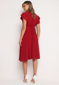 Born2be - Bordowa Sukienka Plisowana o Rozkloszowanym Fasonie i Trójkątnym Dekolcie Rissara. Okazja: na spotkanie biznesowe, na co dzień. Kolor: czerwony. Materiał: materiał, skóra. Długość rękawa: krótki rękaw. Styl: elegancki, casual, biznesowy #6