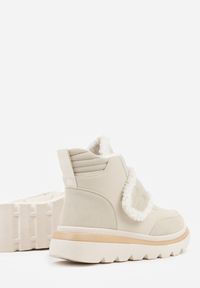 Born2be - Beżowe Śniegowce z Przeszyciami i Futerkiem Newella. Okazja: na co dzień. Zapięcie: rzepy. Kolor: beżowy. Materiał: futro. Styl: klasyczny, casual, elegancki #6