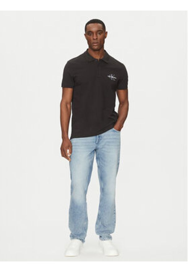 Calvin Klein Jeans Polo Monologo J30J325664 Czarny Regular Fit. Typ kołnierza: polo. Kolor: czarny. Materiał: bawełna