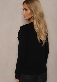 Renee - Czarny Sweter z Prążkowanej Dzianiny z Wiskozą Ozdobiony Cyrkoniami i Wiązaniem Tintorinae. Okazja: na co dzień. Kolor: czarny. Materiał: dzianina, wiskoza, prążkowany. Długość rękawa: długi rękaw. Długość: długie. Wzór: aplikacja. Styl: elegancki, casual #5