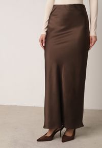 Born2be - Brązowa Satynowa Spódnica Maxi Shapas. Stan: podwyższony. Kolor: brązowy. Materiał: satyna #5