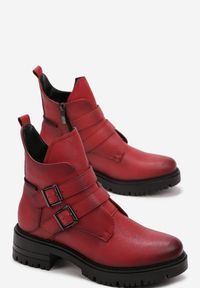 Born2be - Czerwone Botki za Kostkę na Grubej Podeszwie z Ozdobnymi Klamrami Agenora. Wysokość cholewki: za kostkę. Zapięcie: klamry. Kolor: czerwony. Szerokość cholewki: normalna. Wzór: aplikacja #4