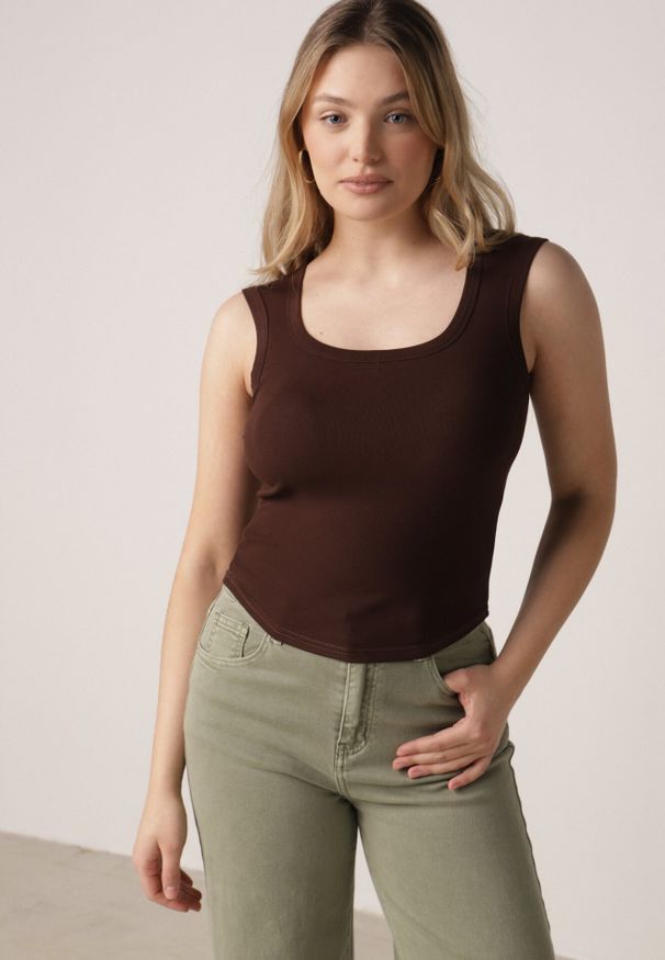 Born2be - Brązowy Dopasowany Top Bez Rękawów z Wiskozy z Kwadratowym Dekoltem Madu. Okazja: na spacer. Typ kołnierza: dekolt kwadratowy. Kolor: brązowy. Materiał: wiskoza. Długość rękawa: bez rękawów. Sezon: lato. Styl: elegancki, klasyczny