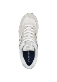 Buty do chodzenia męskie New Balance 574. Zapięcie: sznurówki. Kolor: wielokolorowy, czarny, szary, biały, beżowy. Materiał: guma, tkanina, zamsz, materiał, syntetyk. Szerokość cholewki: normalna. Model: New Balance 574. Sport: turystyka piesza