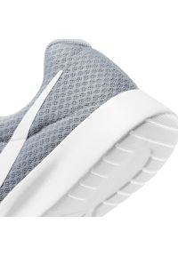 Buty Nike Tanjun M DJ6258-002 szare. Okazja: na co dzień. Kolor: szary. Materiał: materiał. Szerokość cholewki: normalna. Model: Nike Tanjun #5
