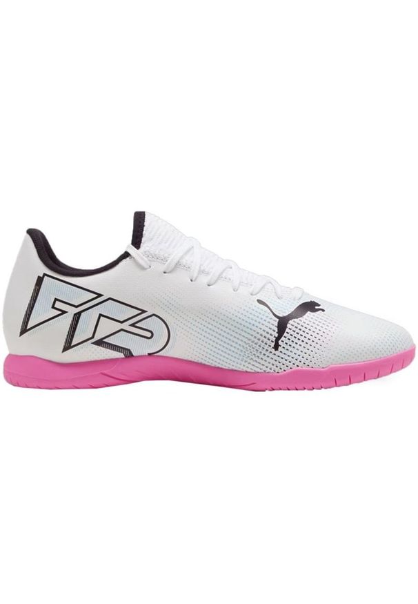 Buty piłkarskie Puma Future 7 Play It M 107727 01 białe. Kolor: biały. Materiał: syntetyk, dzianina, skóra, guma. Szerokość cholewki: normalna. Sport: piłka nożna