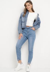 Born2be - Niebieskie Jeansy o Dopasowanym Fasonie z Modnymi Przedarciami Baleunita. Okazja: na co dzień. Kolor: niebieski. Długość: długie. Styl: klasyczny, elegancki, casual