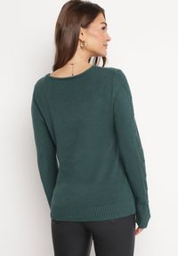 Born2be - Zielony Sweter z Ozdobnym Splotem i Trójkątnym Dekoltem Barbisae. Kolor: zielony. Wzór: ze splotem. Sezon: jesień, zima #3