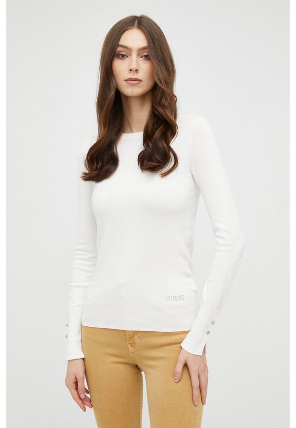 Guess sweter damski kolor biały lekki. Okazja: na co dzień. Kolor: biały. Materiał: materiał, dzianina, wiskoza. Długość rękawa: długi rękaw. Długość: długie. Styl: casual