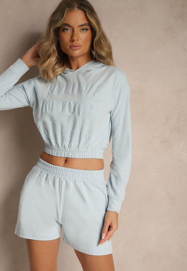 Renee - Jasnoniebieski Komplet z Bawełny w Sportowym Stylu Bluza z Kapturem i Szorty Izurea. Kolor: niebieski. Materiał: bawełna