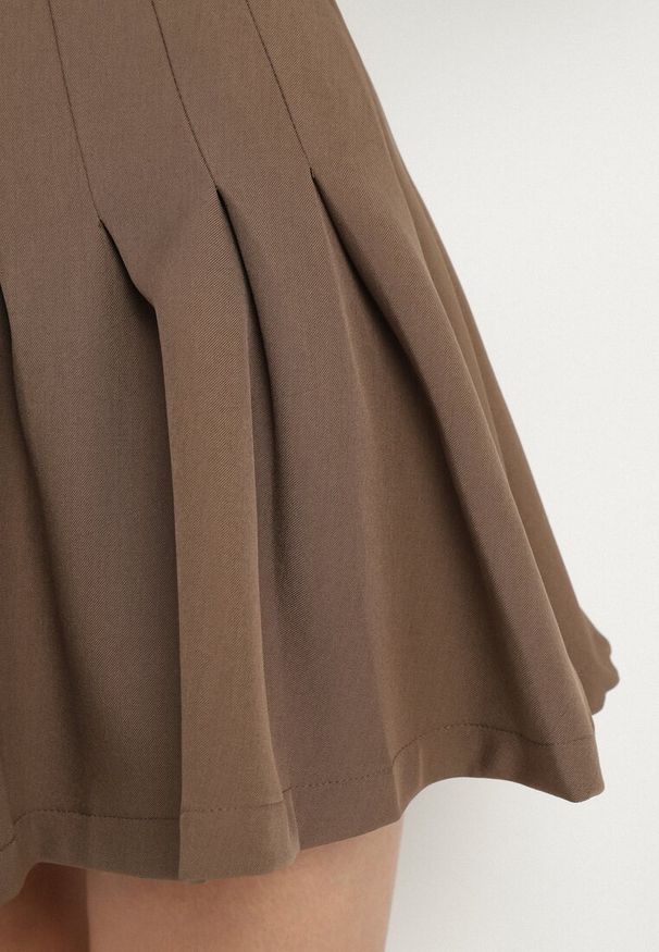 Born2be - Brązowe Wiskozowe Spódnico-Spodenki High Waist z Plisami Annelin. Okazja: na co dzień. Stan: podwyższony. Kolor: brązowy. Materiał: wiskoza. Sezon: lato. Styl: klasyczny, elegancki, casual