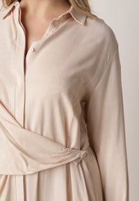 Born2be - Beżowa Wiskozowa Sukienka Koszulowa z Marszczeniem i Guzikiem w Talii Lennatha. Okazja: na co dzień. Kolor: beżowy. Materiał: wiskoza. Typ sukienki: koszulowe. Styl: casual, elegancki, klasyczny #4
