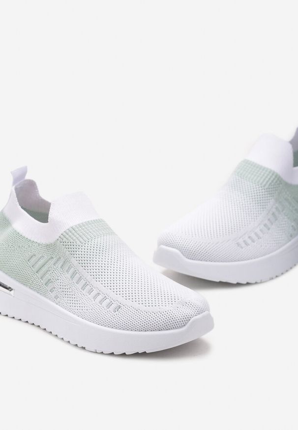 Born2be - Biało-Zielone Wsuwane Buty Sportowe z Elastyczną Cholewką z Efektem Ombre Erimla. Zapięcie: bez zapięcia. Kolor: biały. Szerokość cholewki: normalna