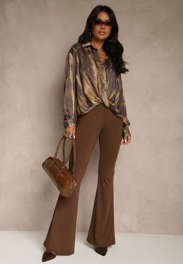 Renee - Brązowa Drapowana Koszula z Rękawami z Możliwością Podpięcia Estalana. Okazja: na co dzień. Typ kołnierza: kołnierzyk klasyczny. Kolor: brązowy. Długość rękawa: długi rękaw. Długość: długie. Wzór: aplikacja. Styl: casual, retro, klasyczny