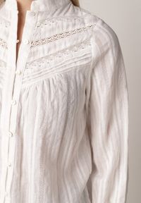 Born2be - Biała Bawełniana Rustykalna Koszula ze Stójką i Koronkowymi Wstawkami Felielia. Okazja: na co dzień. Typ kołnierza: kołnierzyk stójkowy. Kolor: biały. Materiał: bawełna, koronka. Styl: casual, elegancki #6