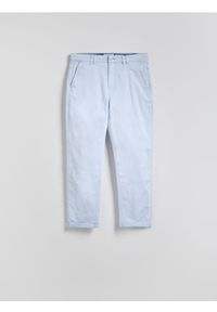 Reserved - Bawełniane spodnie chino slim - jasnoniebieski. Kolor: niebieski. Materiał: bawełna #1