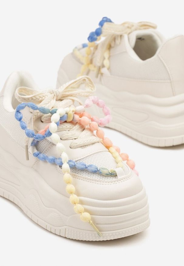 Renee - Beżowe Sneakersy na Platformie z Koralikami Amovanna. Okazja: na co dzień. Kolor: beżowy. Materiał: jeans. Wzór: aplikacja. Obcas: na platformie