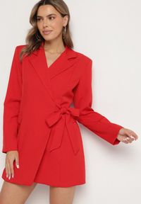 Born2be - Czerwona Kopertowa Sukienka z Imitacją Kieszeni Talriti. Kolor: czerwony. Typ sukienki: kopertowe. Styl: elegancki