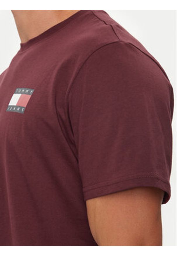 Tommy Jeans T-Shirt Essential DM0DM20740 Bordowy Slim Fit. Kolor: czerwony. Materiał: bawełna