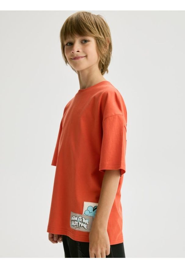 Reserved - Bawełniany t-shirt z nadrukiem - czerwony. Kolor: czerwony. Materiał: bawełna. Wzór: nadruk